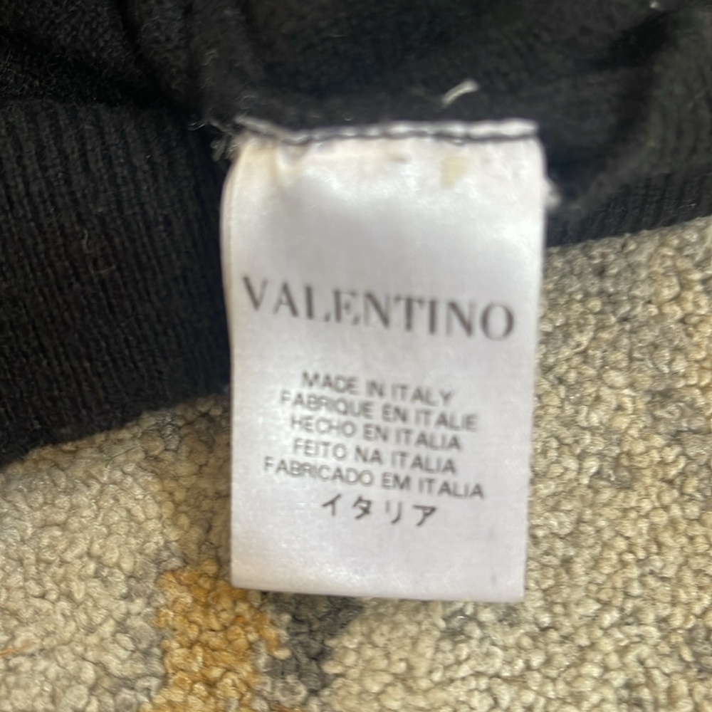 Valentino black cashmere with roses 🌹 sweater (k) - Picture 3 of 4